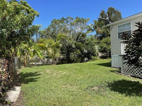 97 Isle Of Saint Thomas, Naples FL  34114-9401 exterior