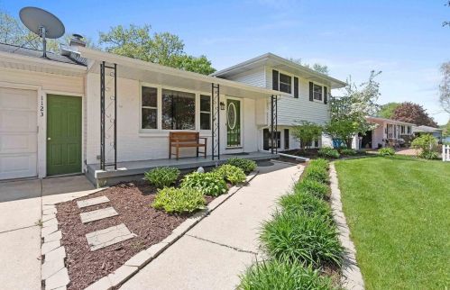 1123 Canterbury Rd, Green Bay, WI 54304-4111