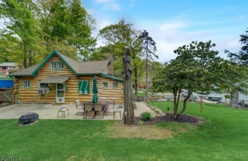 9 Woodside Dr, West Milford Lakes NJ  07480-4246 exterior