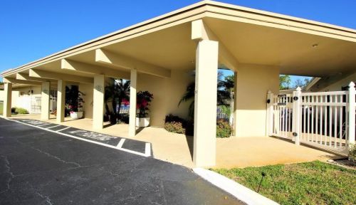 1718 Circle Dr, Boynton Beach, FL 33435-2572
