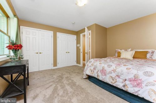 10085 Fox Hound Dr, Nokesville VA  20181-1431 exterior