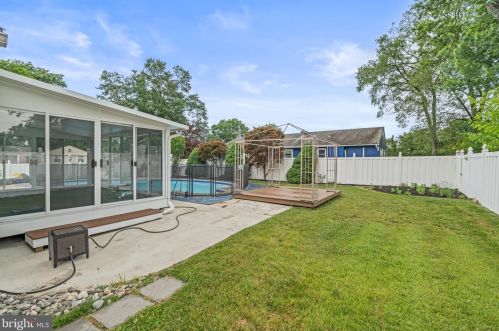 701 Parry Blvd, Riverton NJ  08077-3938 exterior