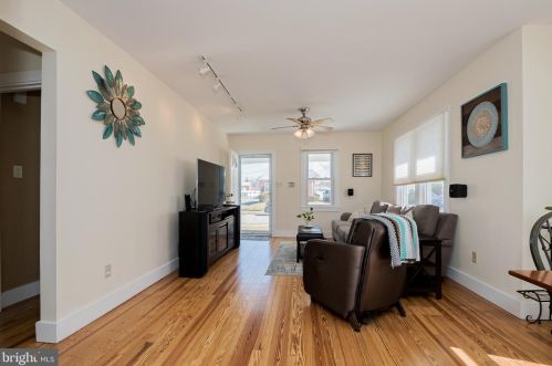 25 Boxwood Ave, Wilmington, DE 19804-1820