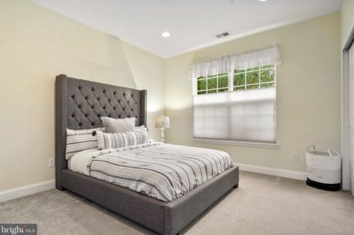 5 Brighton Pl, Swedesboro NJ  08085-5060 exterior
