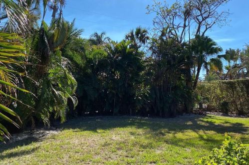 140 2nd Ave, Naples, FL 34102-8465