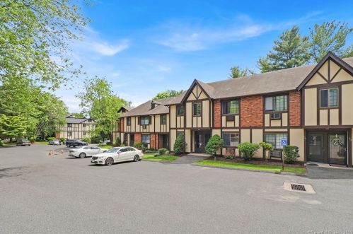 21 Andover Ct, Brookfield Center, CT 06804-2725