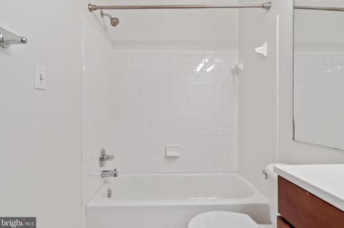 2485 Wheat Meadow Cir, Herndon VA  20171-3055 exterior