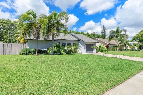 2884 Dunlin Rd, Delray Beach FL  33444-1010 exterior