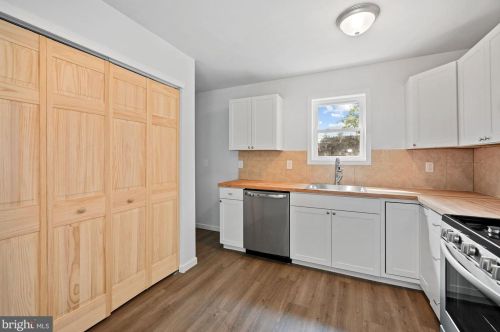 12 Poplar St, Swedesboro NJ  08085-1228 exterior