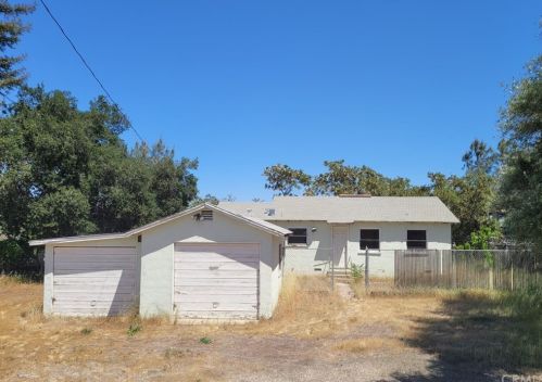 727 26th St, Lake Nacimiento, CA 93446-1240