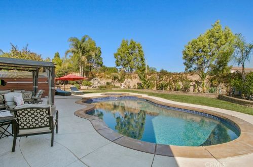 29292 Point Shore Dr, Lake Elsinore CA  92530-7277 exterior