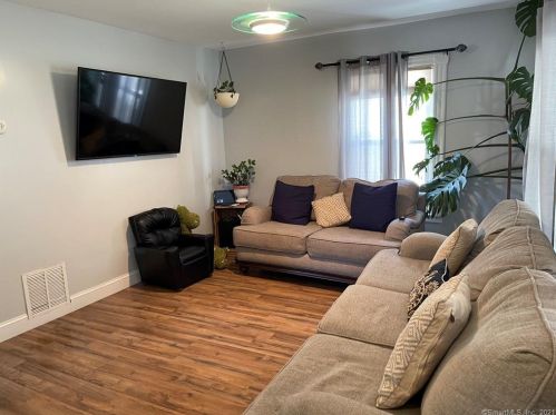 3 Griswold Ct, United States Coast Guard Ac CT  06320-5209 exterior