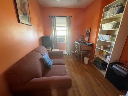 3871 Amundson Ave, Bronx NY  10466-5920 exterior