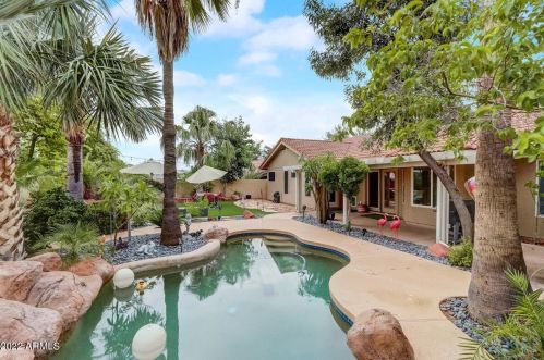 15848 16th St, Phoenix AZ  85022-3326 exterior