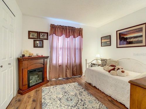 945 14th St, Saint Petersburg FL  33705-1242 exterior