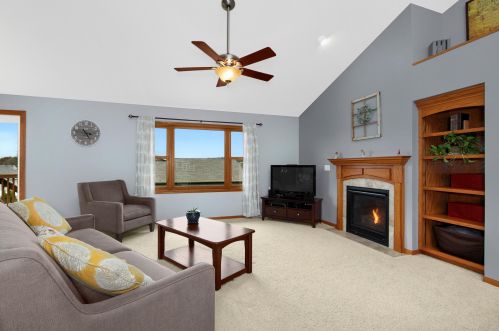 603 Knollwood Dr, Holmen, WI 54636-9560