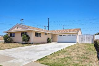 5501 Myra Ave, Cypress CA  90630-4605 exterior