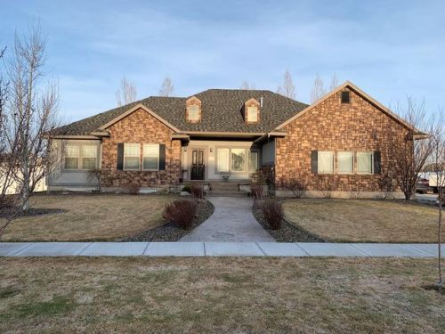 731 Emery Ln, Idaho Falls, ID 83401-4669