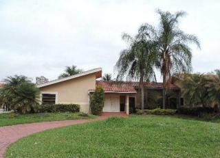 7435 Oakmont Dr, Hialeah, FL 33015-2022