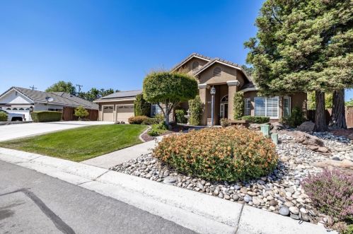 1065 Wild Oak Dr, Hollister, CA 95023-9168