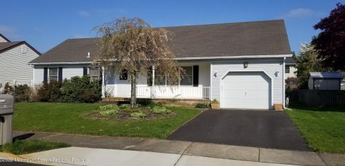 32 Diane Dr, Bricktown, NJ 08724-4367
