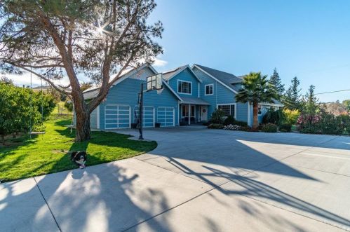 90 Adrian Dr, Hollister, CA 95023-9648