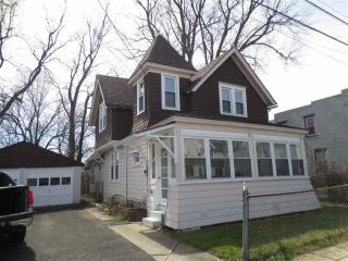 56 Chestnut St, Defreestville, NY 12144-1559