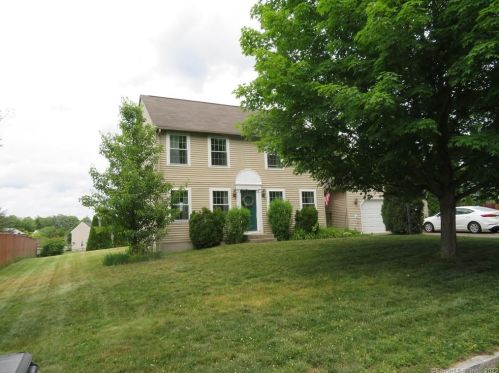 92 Bentley Dr, Manchester, CT 06042-8509