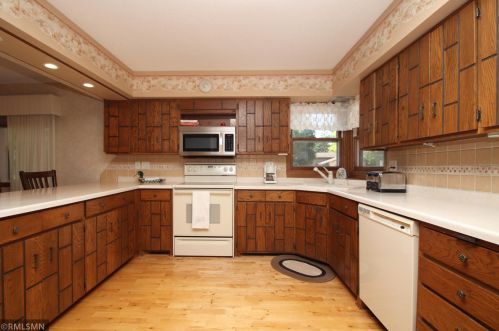 235 10th St, Sauk Rapids, MN 56379-1023