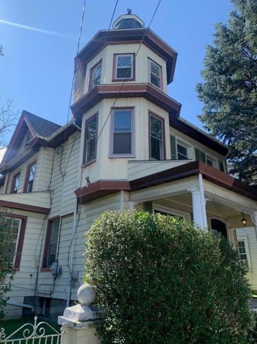 12 2nd St, Catasauqua, PA 18032-1901