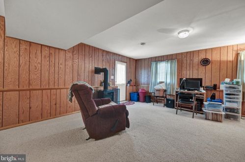 1 Cardinal Dr, Hanover PA 17331-9791 exterior