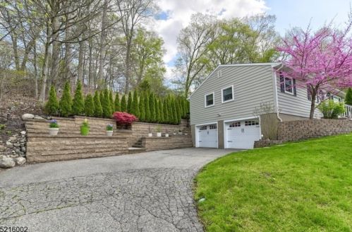 25 Cedar Rd, Skyline Lakes NJ  07456-1811 exterior