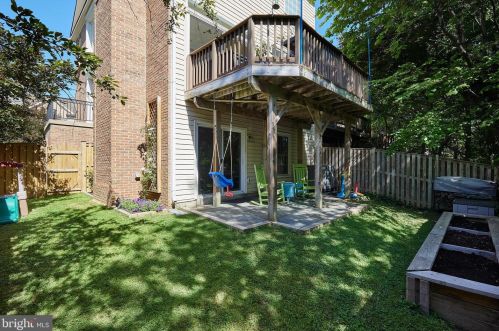 3015 Fallswood Gln Ct, Falls Church VA  22044-2723 exterior