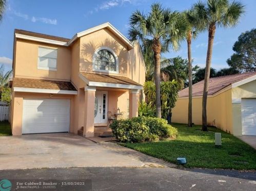 311 100th Ter, Hollywood, FL 33025-1068