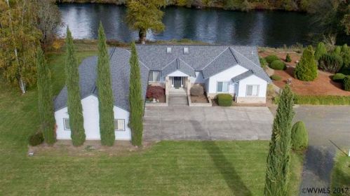 39233 River Dr, Lebanon, OR 97355-8915