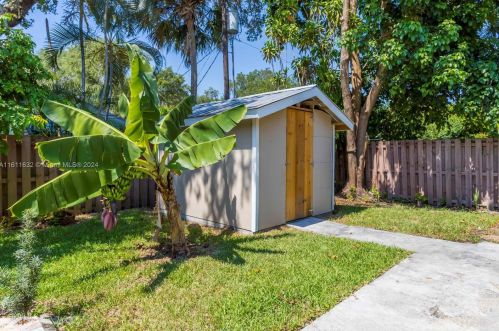 800 18 St, Boca Raton FL 33486-6937 exterior