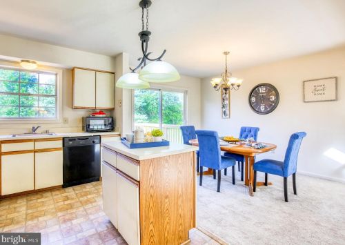 27 Cloverdale Pl, Charles Town WV  25414-4033 exterior