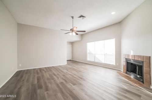 7318 Sierra Vista Dr, Glendale AZ  85303-3635 exterior