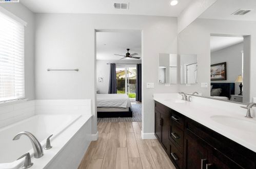 1611 Red Pheasant Ln, Manteca CA  95337 exterior