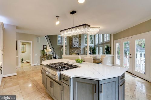 10108 Nedra Dr, Great Falls VA  22066-2835 exterior