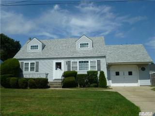 1045 Greene Ave, North Lindenhurst, NY 11757-2126