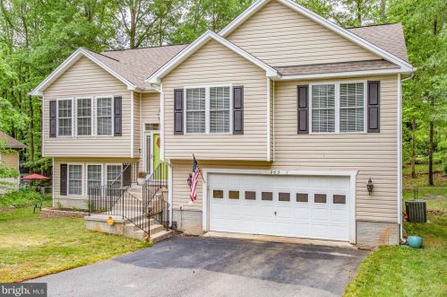 203 Spotslee Dr, Spotsylvania VA  22551-2533 exterior