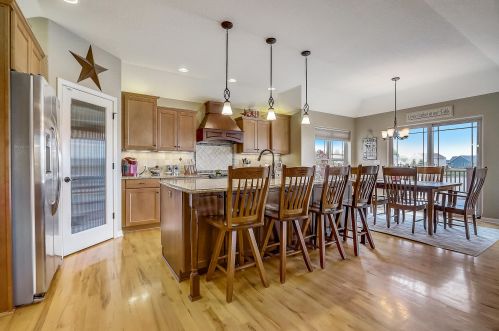 1356 Waters Edge Dr, Oconomowoc, WI 53066-4191