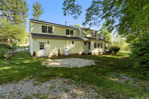 1 Barn Hill Rd, Bloomfield CT  06002-1218 exterior