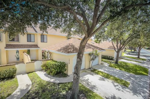 1404 Maplewood Dr, West Palm Beach, FL 33415-1419