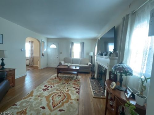 35 Freeman Pl, Nutley, NJ 07110-3369