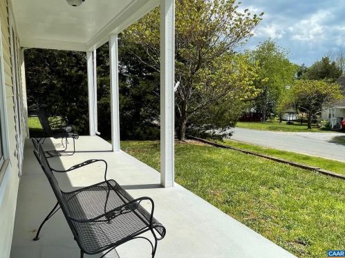 6072 Cling Ln, Crozet, VA 22932-9400