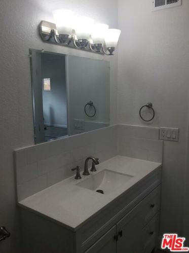 2720 Valencia Dr, Bakersfield CA  93306-6500 exterior