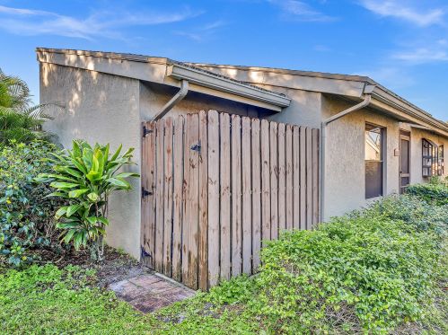 153 Meadows Dr, Boynton Beach, FL 33436-9138