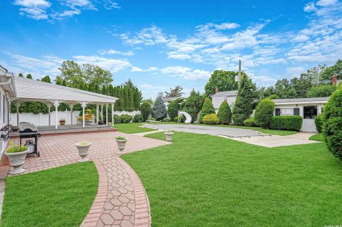 10 Cliftwood Pl, San Remo NY  11754-4011 exterior